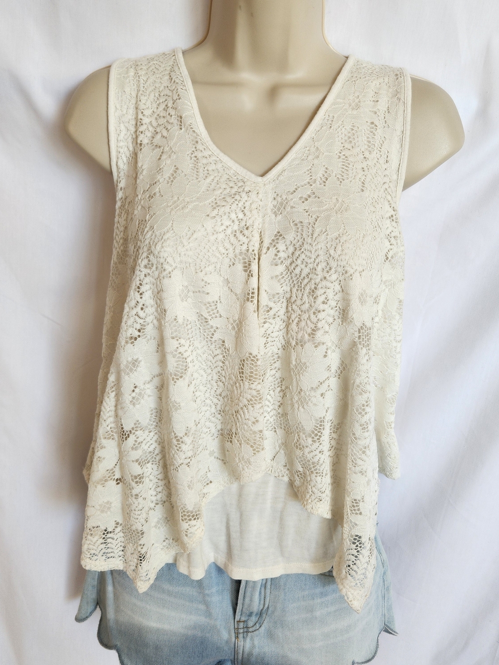 Green Envelope Ivory Lace V-Neck Tank Top